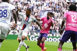 乐鱼登录 -法甲冲刺阶段再迎强敌，上海海港回应争议，主帅态度：目标明确，团队化学反应显著(上海海港为什么少赛一场)