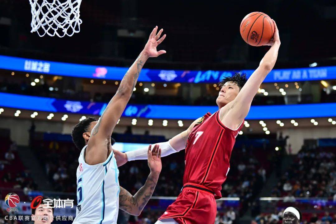 包含武汉三镇冲刺阶段再遭质疑，志在CBA季后赛名次提升，目标明确，控场能力受关注的词条