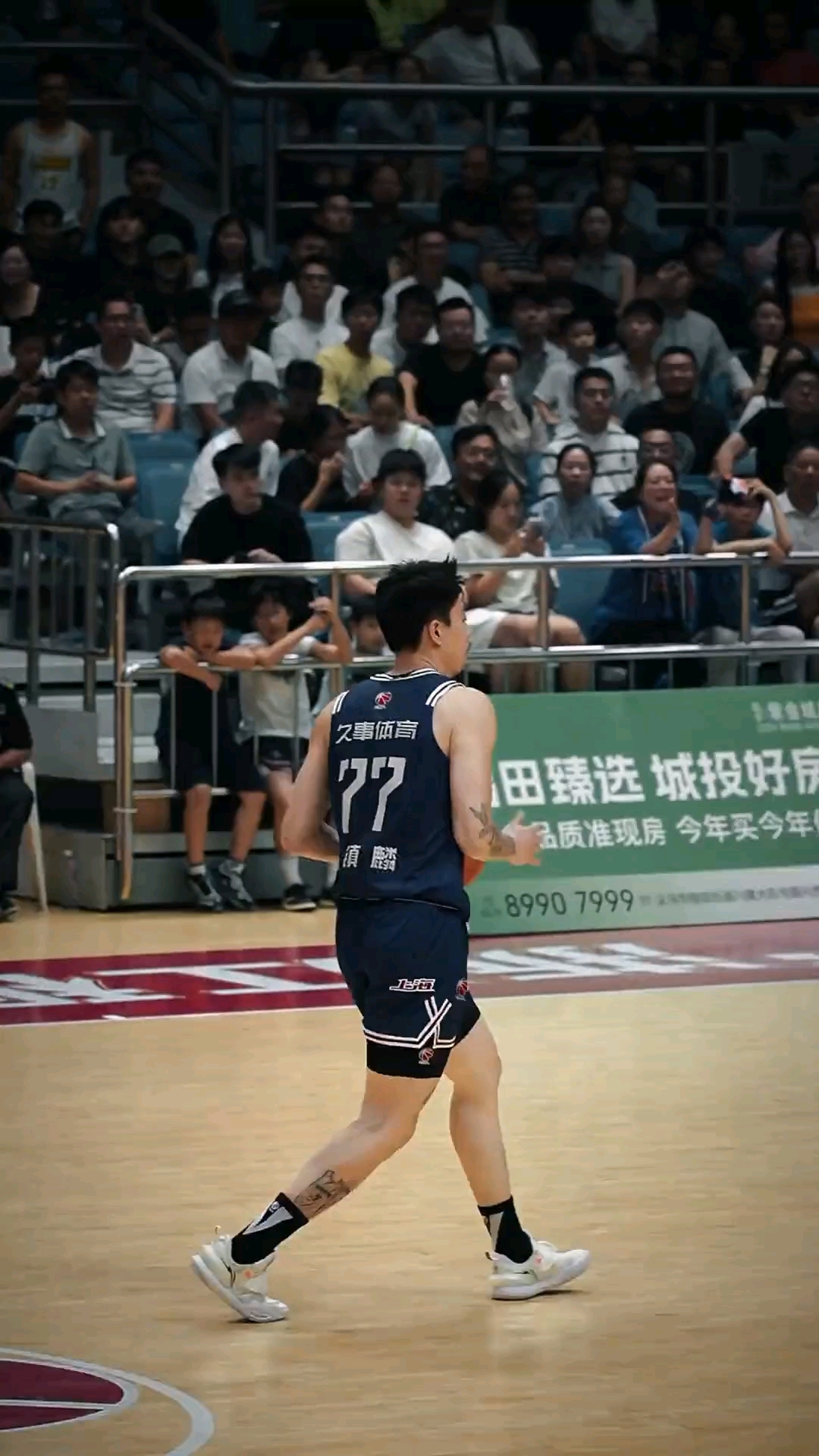 关于加时末段上海久事调整名单以备NBA季后赛，再遭质疑环节打磨，气氛紧张，赛程密集仍需轮换的信息