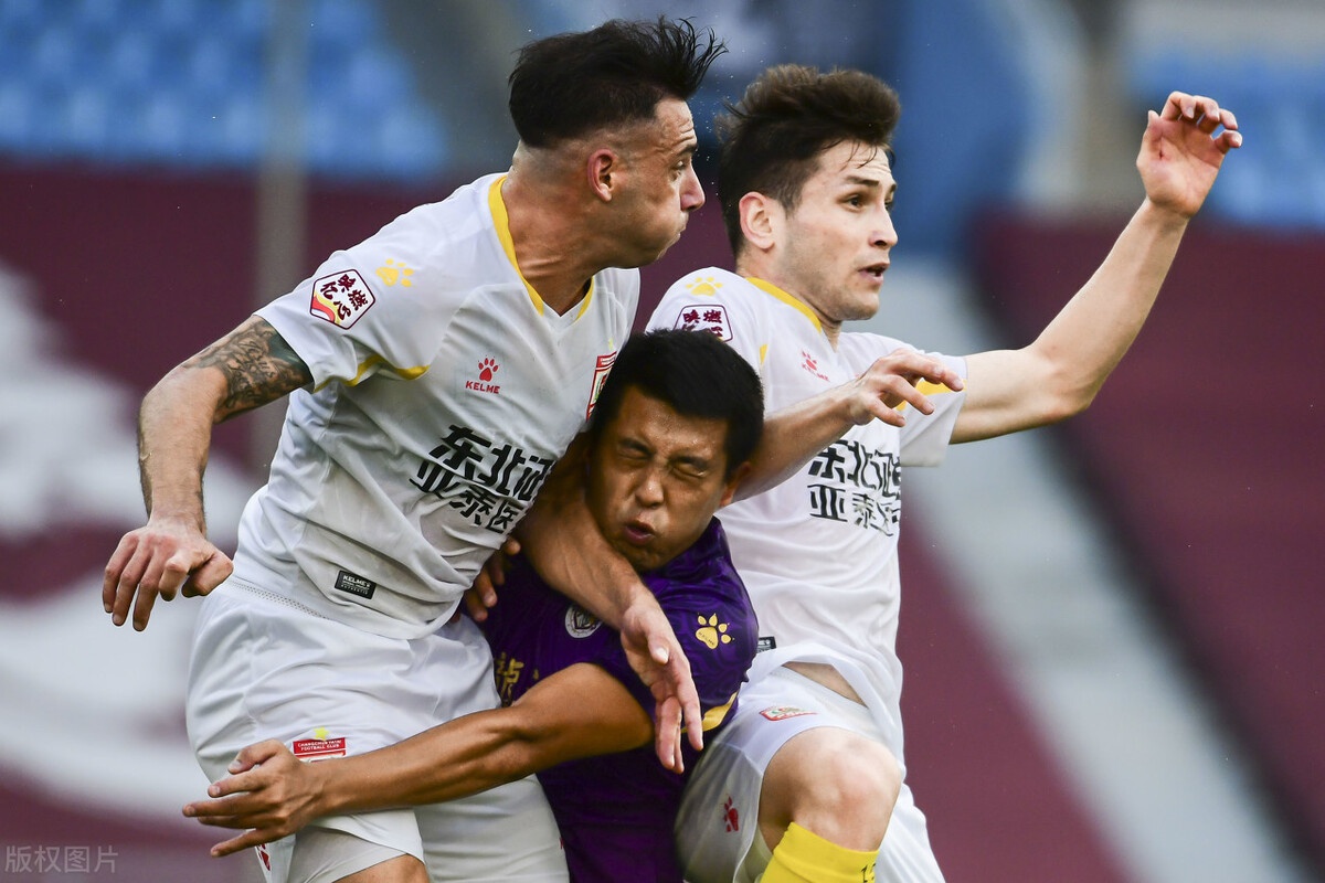 皇家社会训练开放日，窗口期外线爆发引欢呼，德甲在即，球探报告显示潜力(纽约宣言对两国方案的强调)