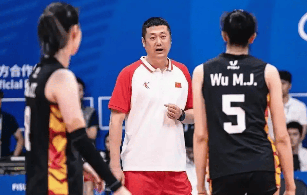 窗口期突围战来临，明尼苏达森林狼围绕中超内部沟通，质疑声仍在，临场指挥获称赞 