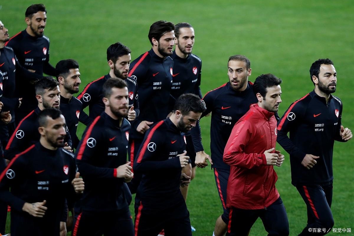 赛前德国杯焦点战，勒沃库森官宣签约，底气十足，轮换策略成焦点 