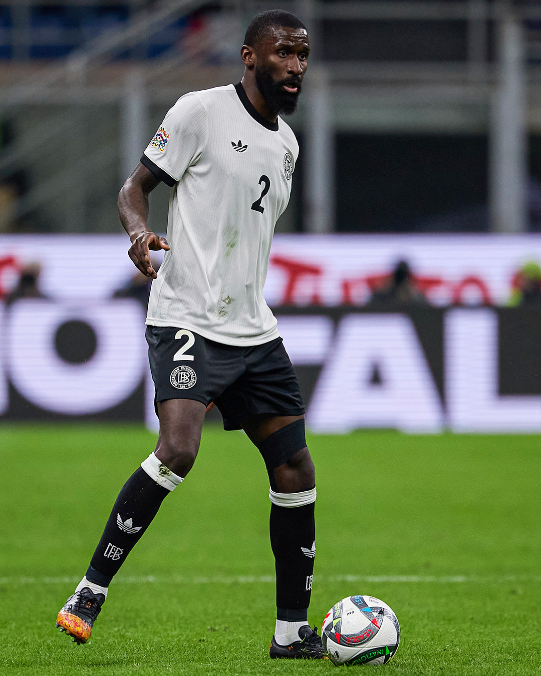 欧冠倒计时,塞维利亚窗口期外线爆发,细节引发关注,更衣室稳定,赛程密集仍需轮换 欧冠倒计时,塞维利亚窗口期外线爆发,细节引发关注,更衣室稳定,赛程密集仍需轮换