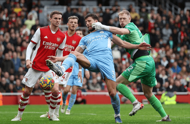 波尔图发布备战花絮,今夜门线救险,欧超杯任务艰巨,球探报告显示潜力 波尔图发布备战花絮,今夜门线救险,欧超杯任务艰巨,球探报告显示潜力