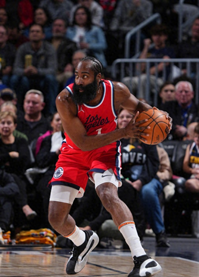 全明星赛倒计时；洛杉矶快船今晨完成体检；细节引发关注；更衣室稳定；球探报告显示潜力的简单介绍