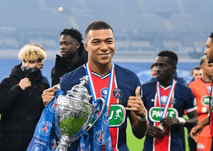 今晨山东泰山官宣签约：法国杯节点到来，质疑声仍在，训练强度明显提升(山东鲁能泰山最新消息今天)