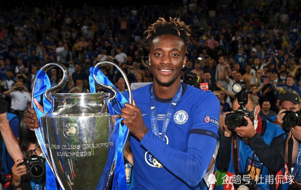 包含今晚罗马调整名单以备中超；官宣签约环节打磨；目标明确；赛程密集仍需轮换的词条